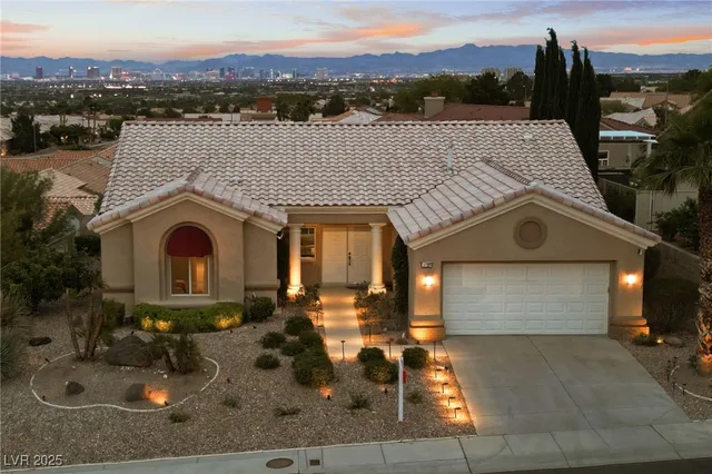 $1,098,000 | 2728 Faiss Drive, Las Vegas, NV 89134