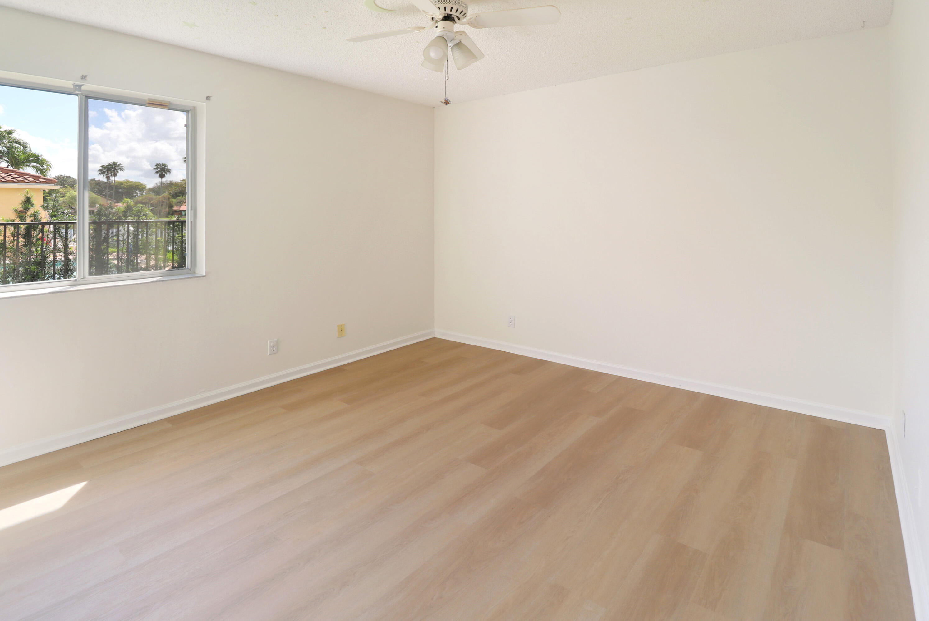 1968 Water Ridge Drive Weston, FL 33326 - Photo 32 of 38 b6IMG_8917