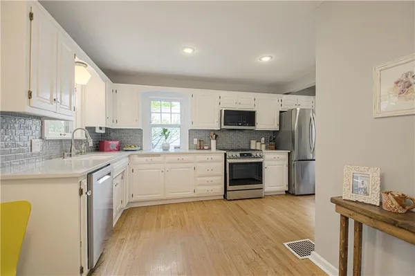 $520,000 | 308 East 68th Terrace, Kansas City, MO 64113