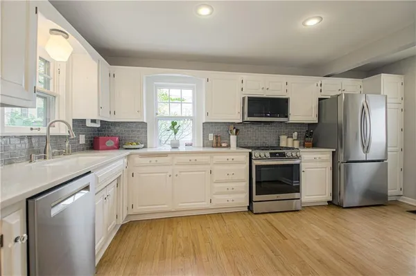 $520,000 | 308 East 68th Terrace, Kansas City, MO 64113