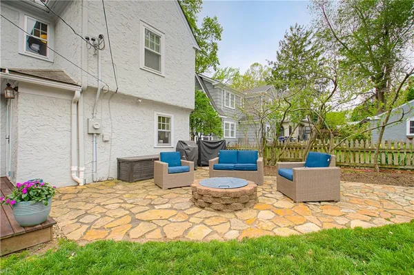 $520,000 | 308 East 68th Terrace, Kansas City, MO 64113