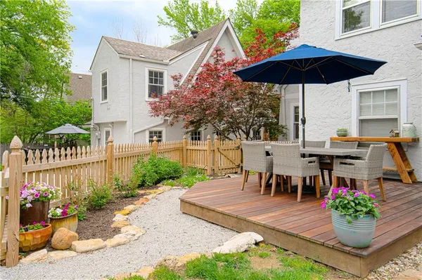 $520,000 | 308 East 68th Terrace, Kansas City, MO 64113