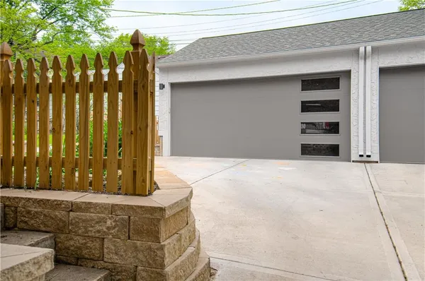 $520,000 | 308 East 68th Terrace, Kansas City, MO 64113