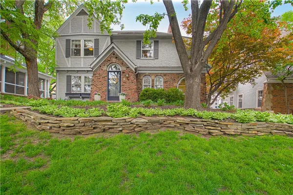 $520,000 | 308 East 68th Terrace, Kansas City, MO 64113