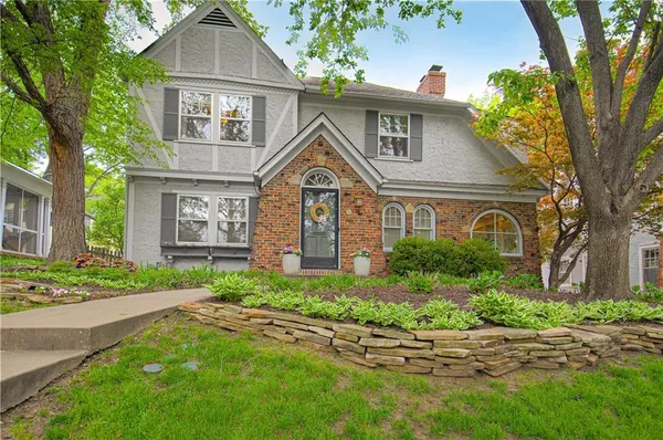 $520,000 | 308 East 68th Terrace, Kansas City, MO 64113
