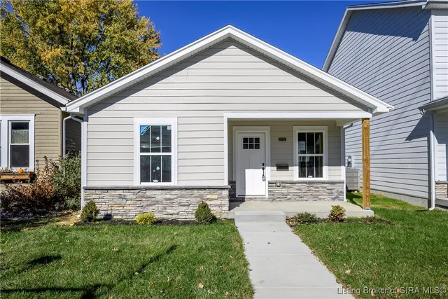 $229,900 | 2107 East Market Street, New Albany, IN 47150