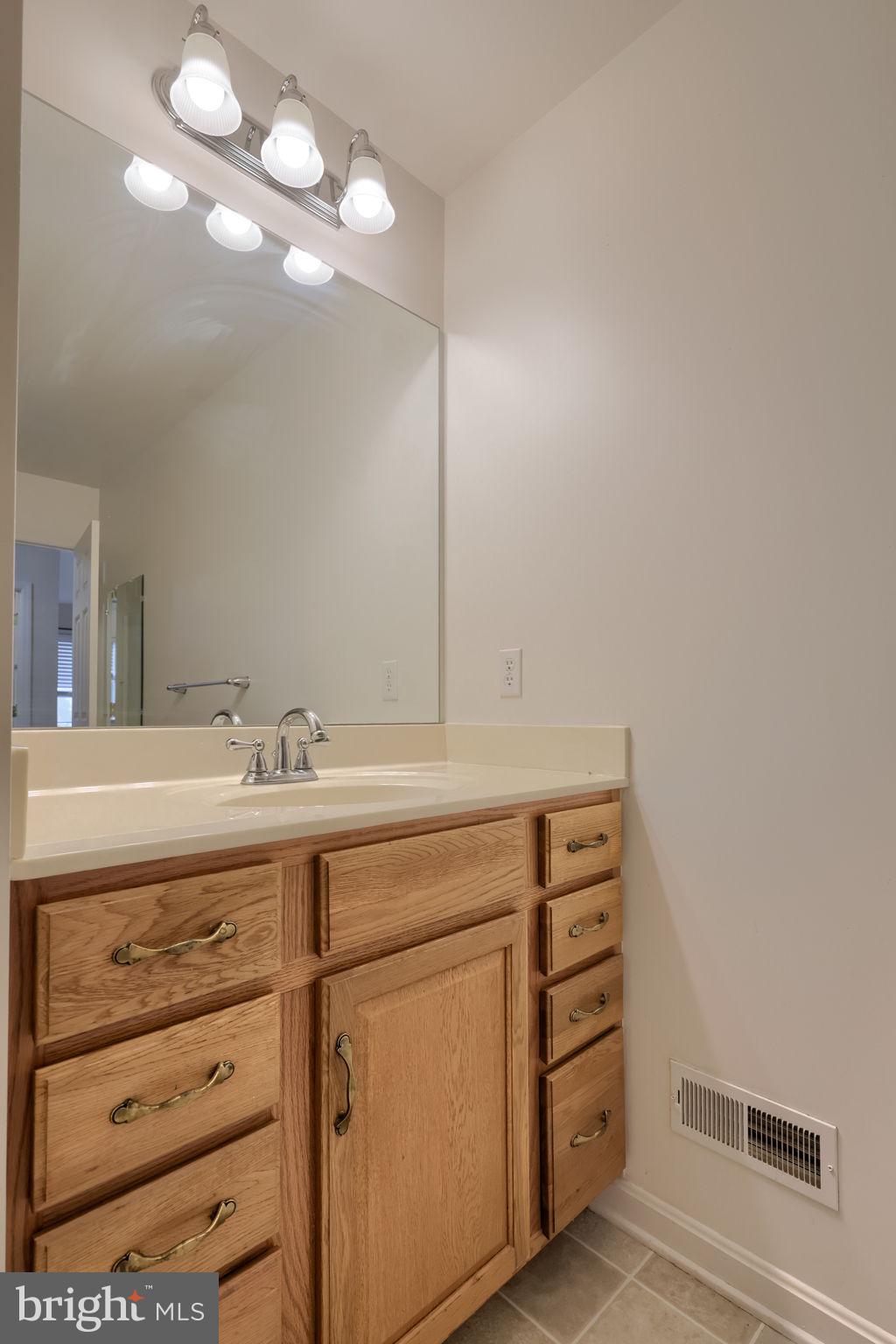 1400 Mentzer Road Lancaster, PA 17602 - Photo 59 of 83 Shared en-suite for bedrooms 5 & 6, upper level