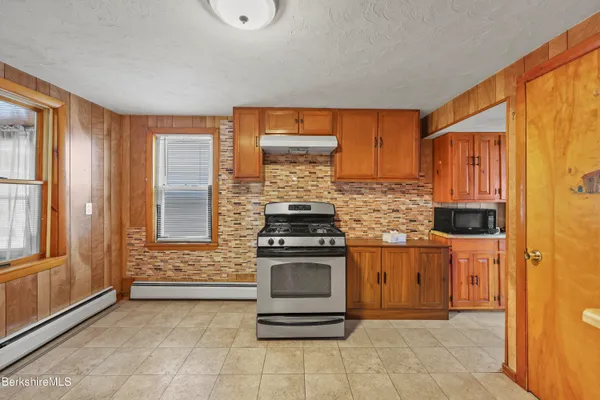 $174,900 | 176 North Summer Street, Adams, MA 01220