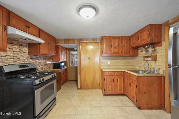 $174,900 | 176 North Summer Street, Adams, MA 01220