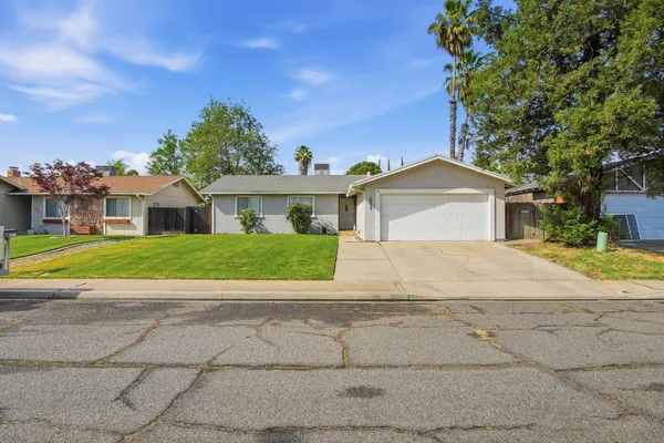 $409,900 | 2005 Roth Court, Turlock, CA 95380