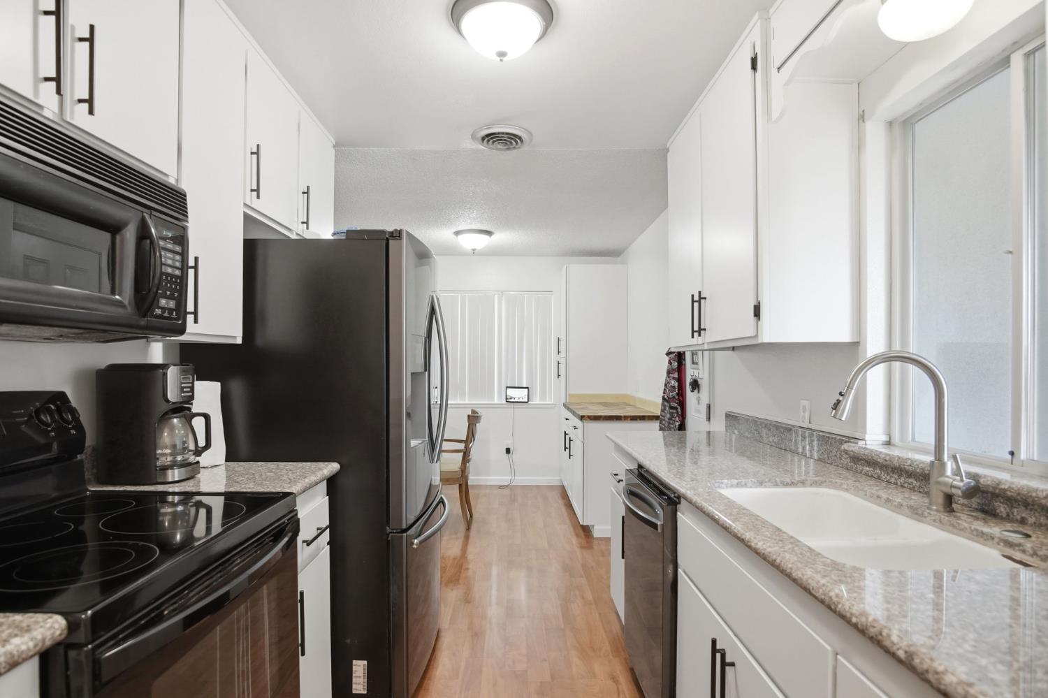 2005 Roth Court Turlock, CA 95380 - Photo 11 of 35