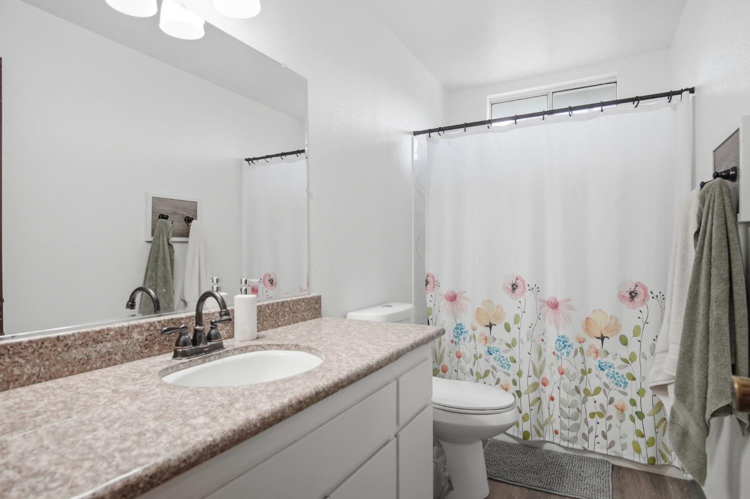 2005 Roth Court Turlock, CA 95380 - Photo 24 of 35