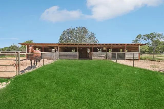 a view of a swimming pool and lake from the back