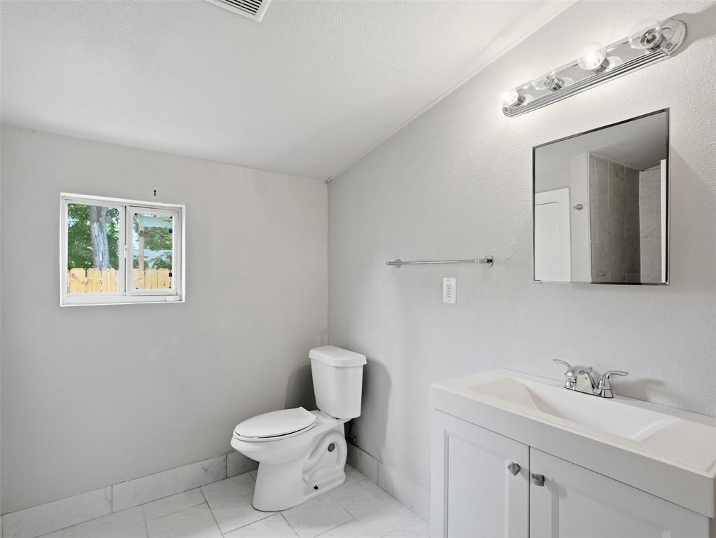 814 Westmount Avenue Dallas, TX 75211 - Photo 29 of 32
