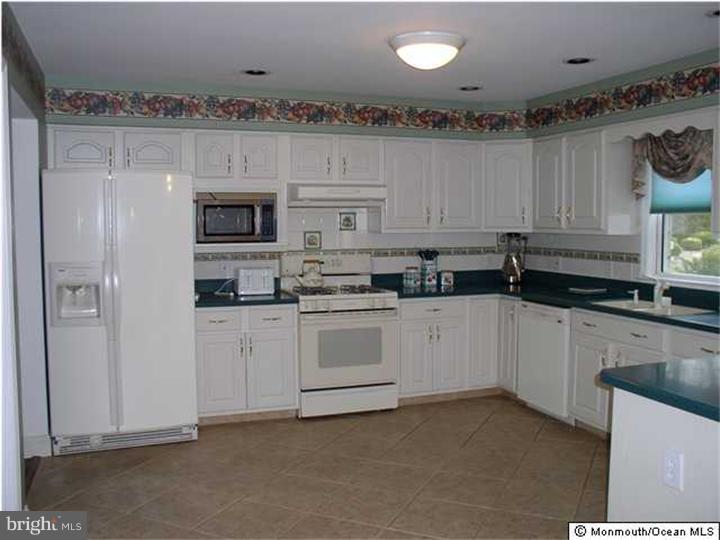 488 Stagecoach Road Clarksburg, NJ 08510 - Photo 4 of 12 Gallery Image 4