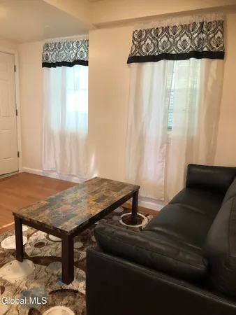 $2,150 | 277 Congress Street, Unit 2, Troy, NY 12180