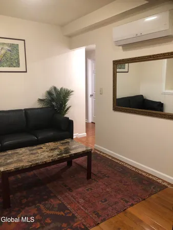 $2,150 | 277 Congress Street, Unit 2, Troy, NY 12180