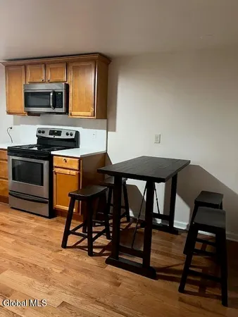 $2,150 | 277 Congress Street, Unit 2, Troy, NY 12180