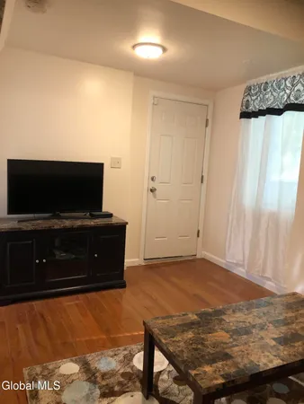$2,150 | 277 Congress Street, Unit 2, Troy, NY 12180