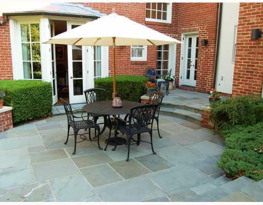 5540 Dunmoyle Street Pittsburgh, PA 15217 - Photo 15 of 18 Patio/Deck.