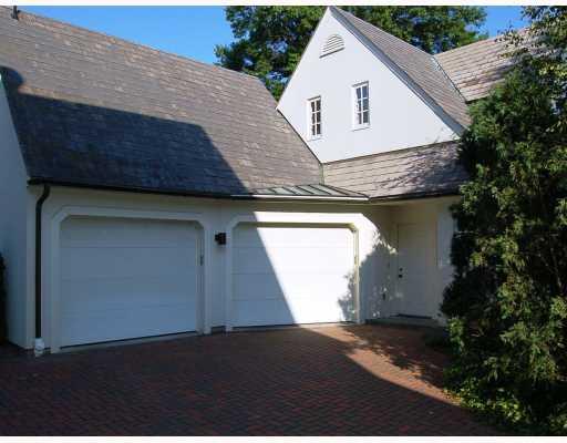 5540 Dunmoyle Street Pittsburgh, PA 15217 - Photo 18 of 18 Parking Lot/Garage.