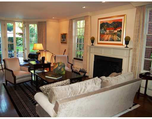 5540 Dunmoyle Street Pittsburgh, PA 15217 - Photo 3 of 18 Living Room.