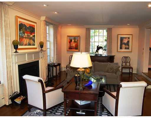 5540 Dunmoyle Street Pittsburgh, PA 15217 - Photo 4 of 18 Living Room.