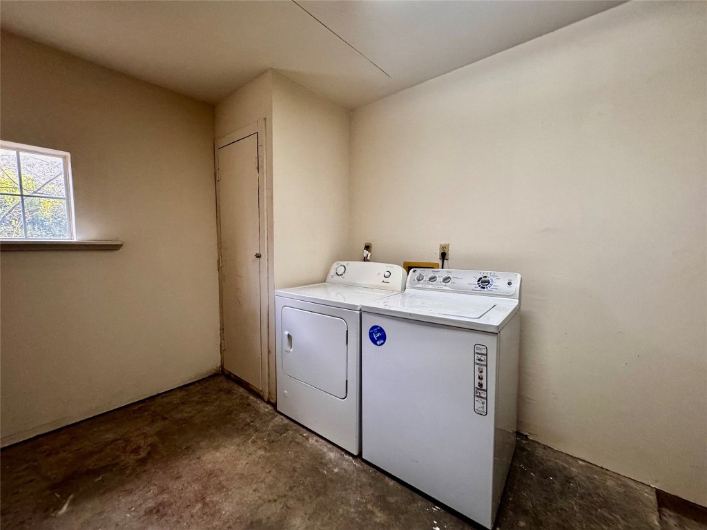 744 Wales Way Austin, TX 78748 - Photo 15 of 15 a utility room with dryer and washer