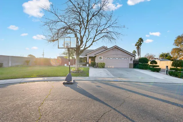 $390,000 | 1421 Riverette Drive, Modesto, CA 95351