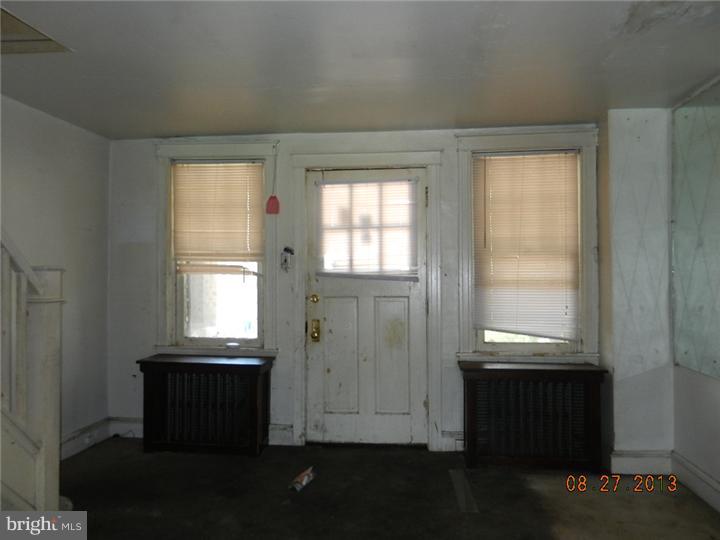 2133 Fraley Street Philadelphia, PA 19124 - Photo 2 of 8 Living Room