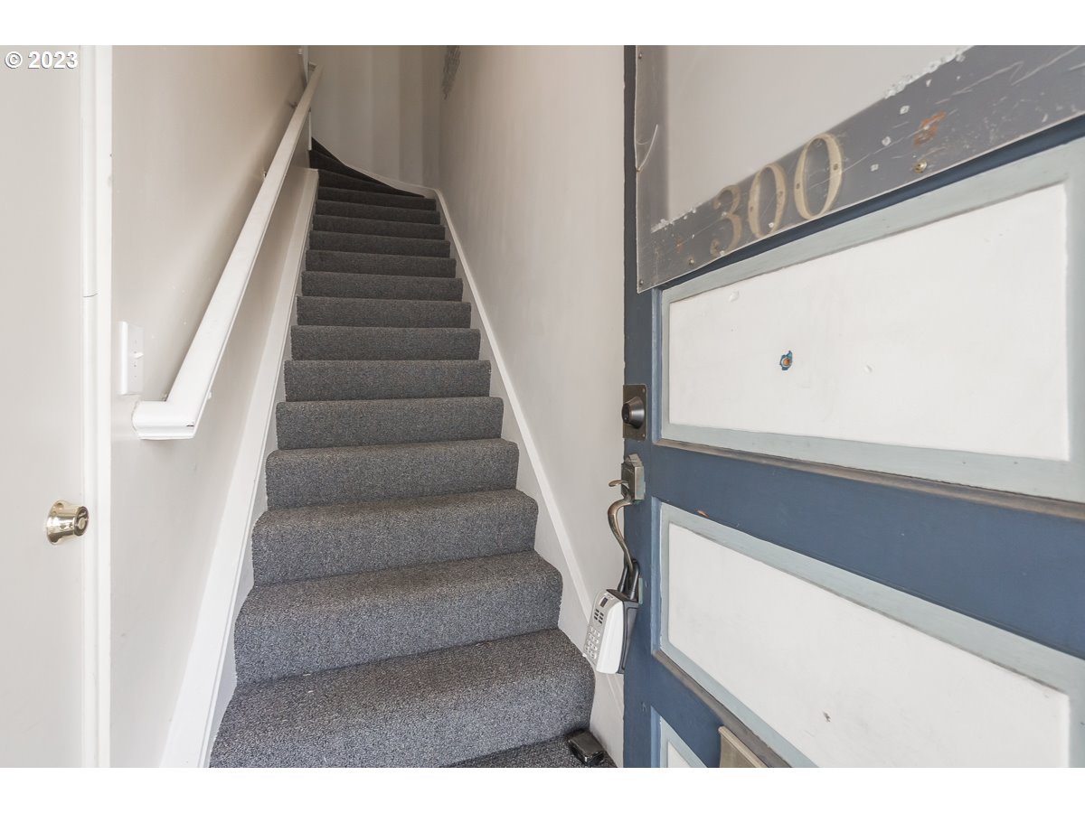 1326 Southwest 12th Avenue Portland, OR 97201 - Photo 3 of 33 a view of entryway