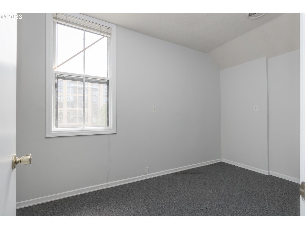 1326 Southwest 12th Avenue Portland, OR 97201 - Photo 7 of 33 an empty room with a window
