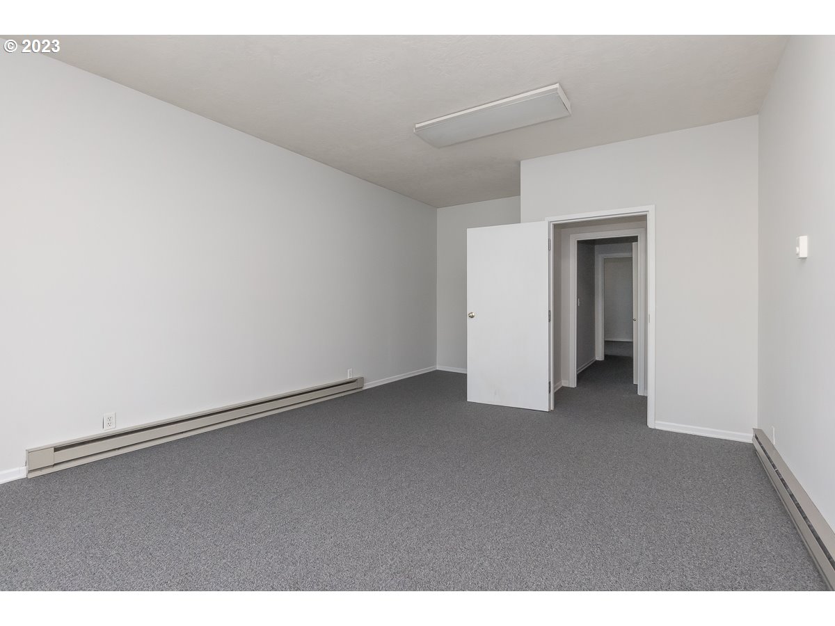 1326 Southwest 12th Avenue Portland, OR 97201 - Photo 9 of 33 a view of an empty room and closet area