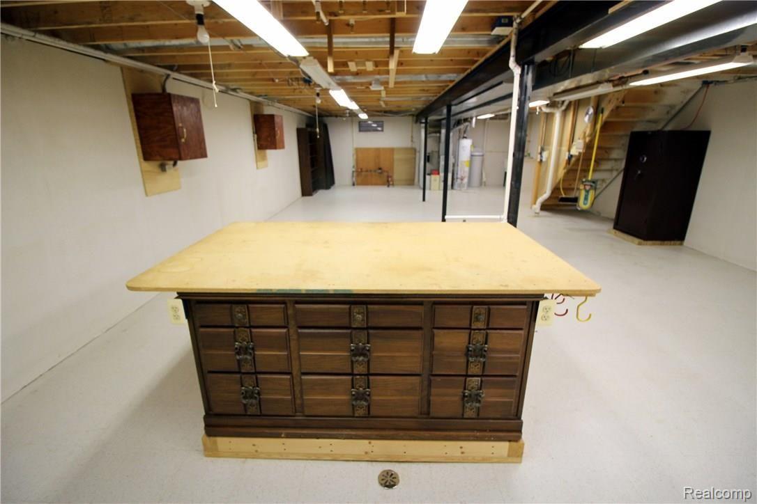 240 Pine Tree Ridge, Unit 3 Waterford, MI 48327 - Photo 24 of 35 Custom Work or Craft Table.JPG