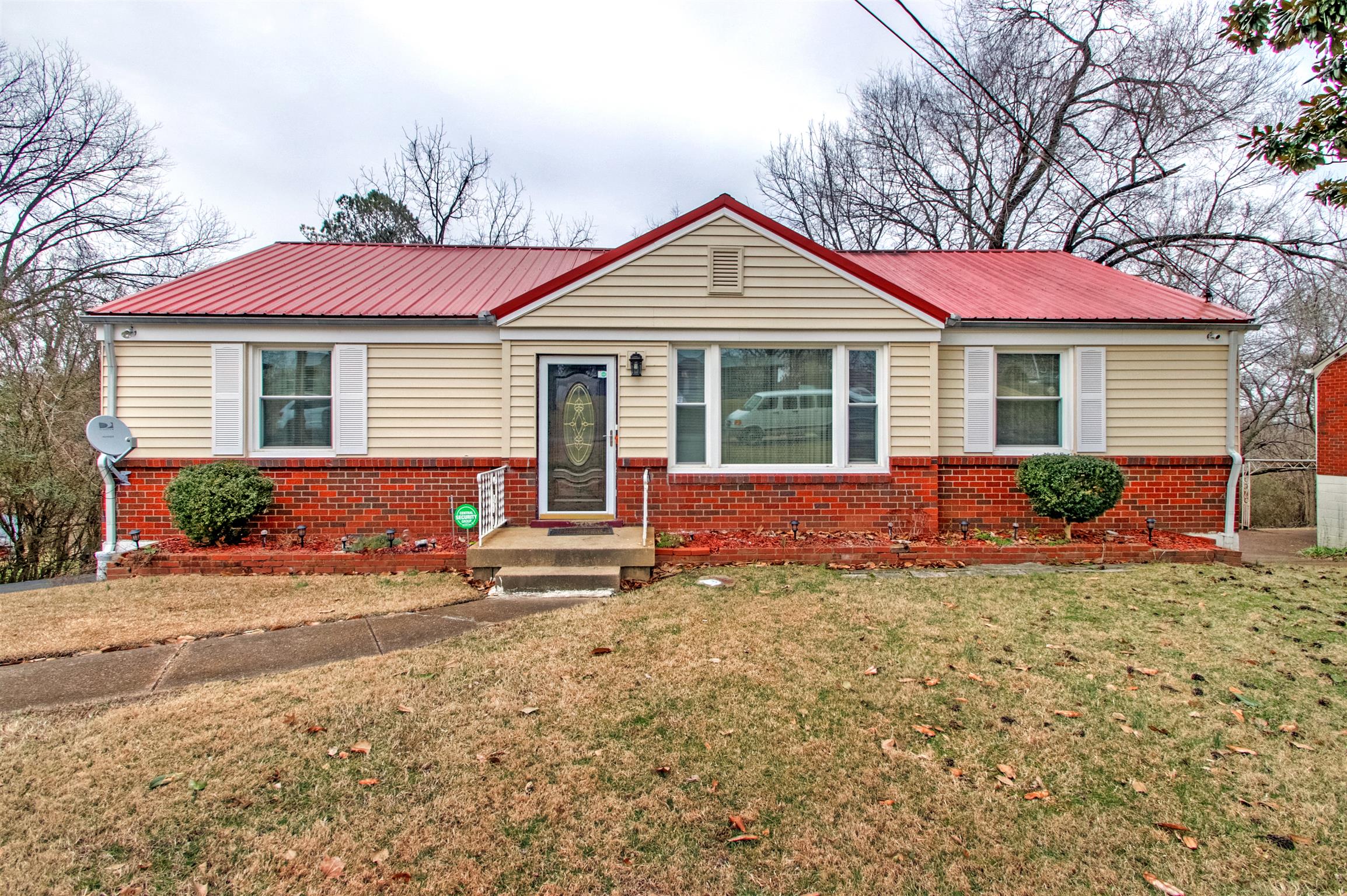 917 Mitchell Road Nashville, TN 37206 - Photo 2 of 19 a view of a house with a yard