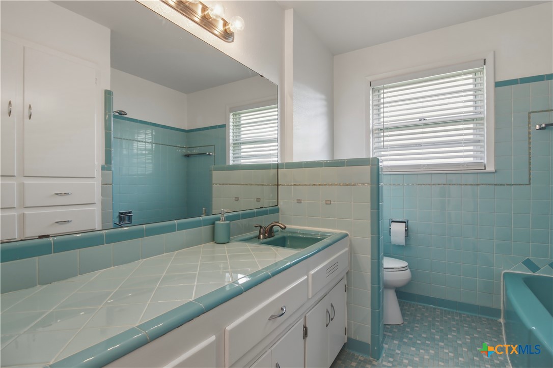 2410 Robin Road Temple, TX 76502 - Photo 15 of 22 HALL BATH
