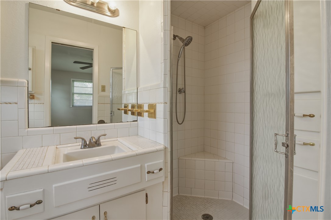 2410 Robin Road Temple, TX 76502 - Photo 20 of 22 2nd BATH ADJOINING BEDROOM 3