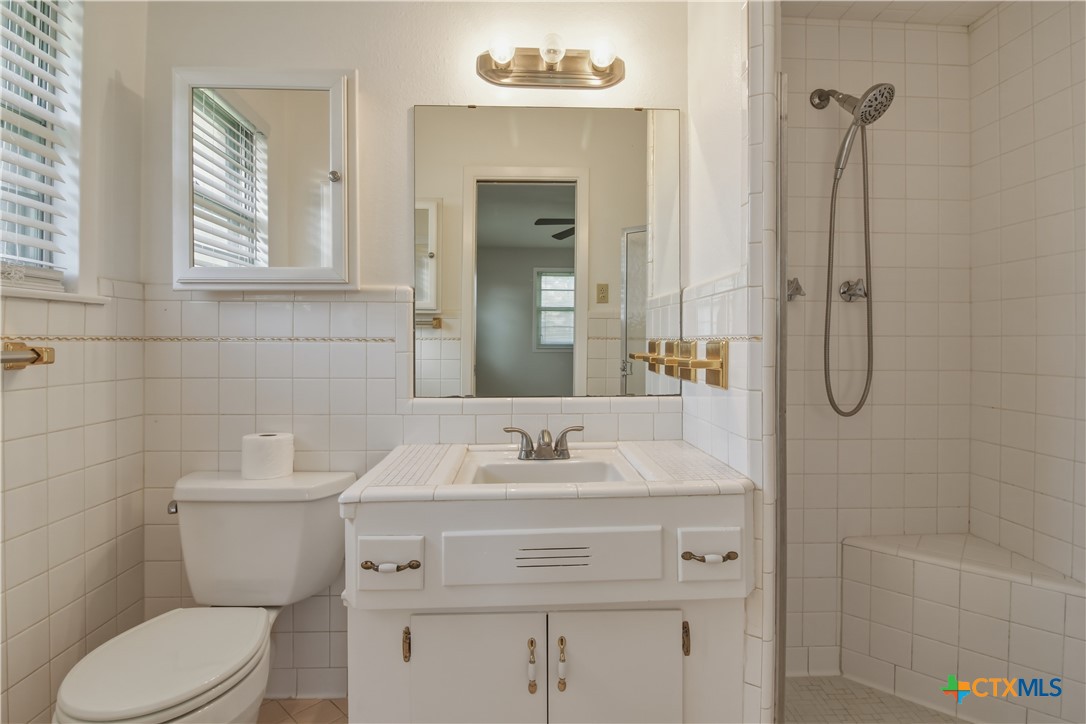 2410 Robin Road Temple, TX 76502 - Photo 21 of 22 2nd BATH ADJOINING BEDROOM 3