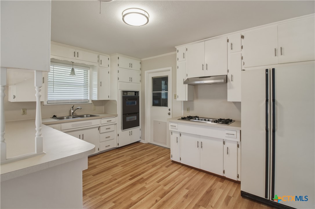 2410 Robin Road Temple, TX 76502 - Photo 6 of 22 KITCHEN