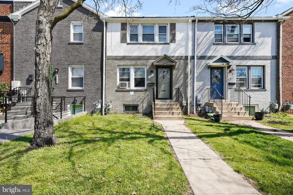 $1,875 | 819 20th Street Northeast, Washington, DC 20002