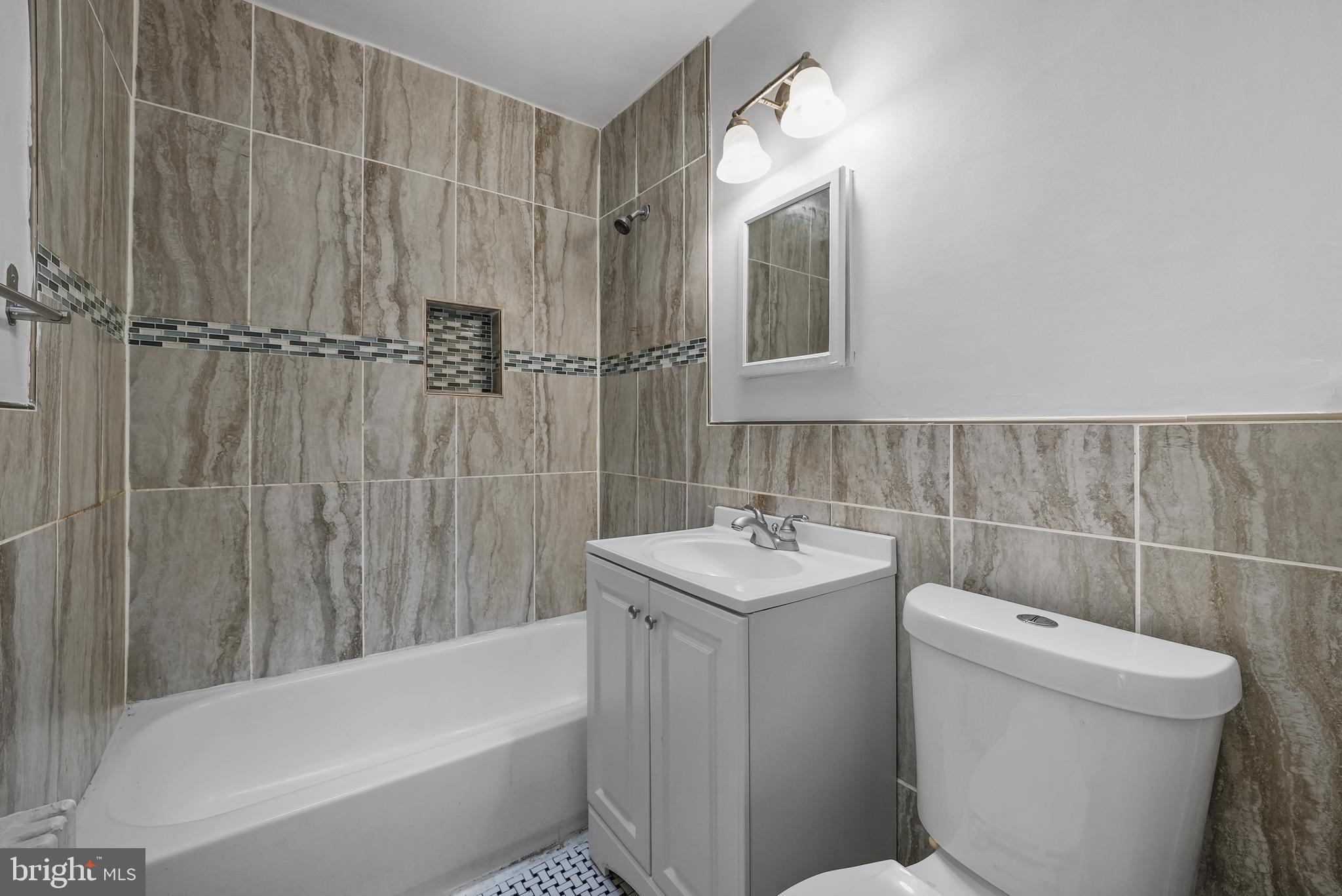 819 20th Street Northeast Washington, DC 20002 - Photo 13 of 25 Full bathroom 2 level