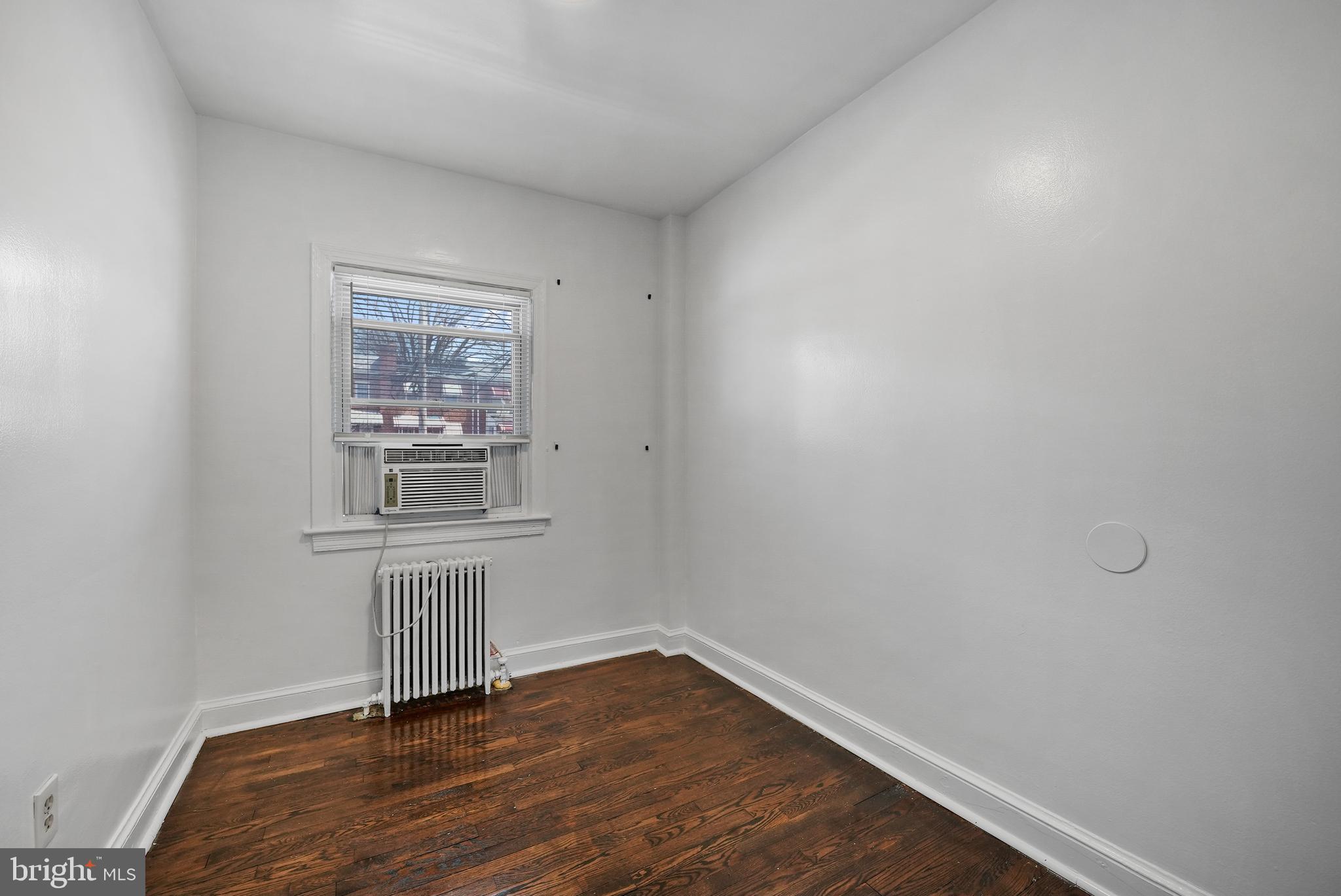 819 20th Street Northeast Washington, DC 20002 - Photo 19 of 25 Bedroom 3 - view 1