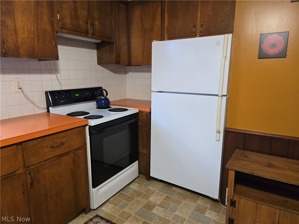 2446 Vestal Road Youngstown, OH 44509 - Photo 5 of 23