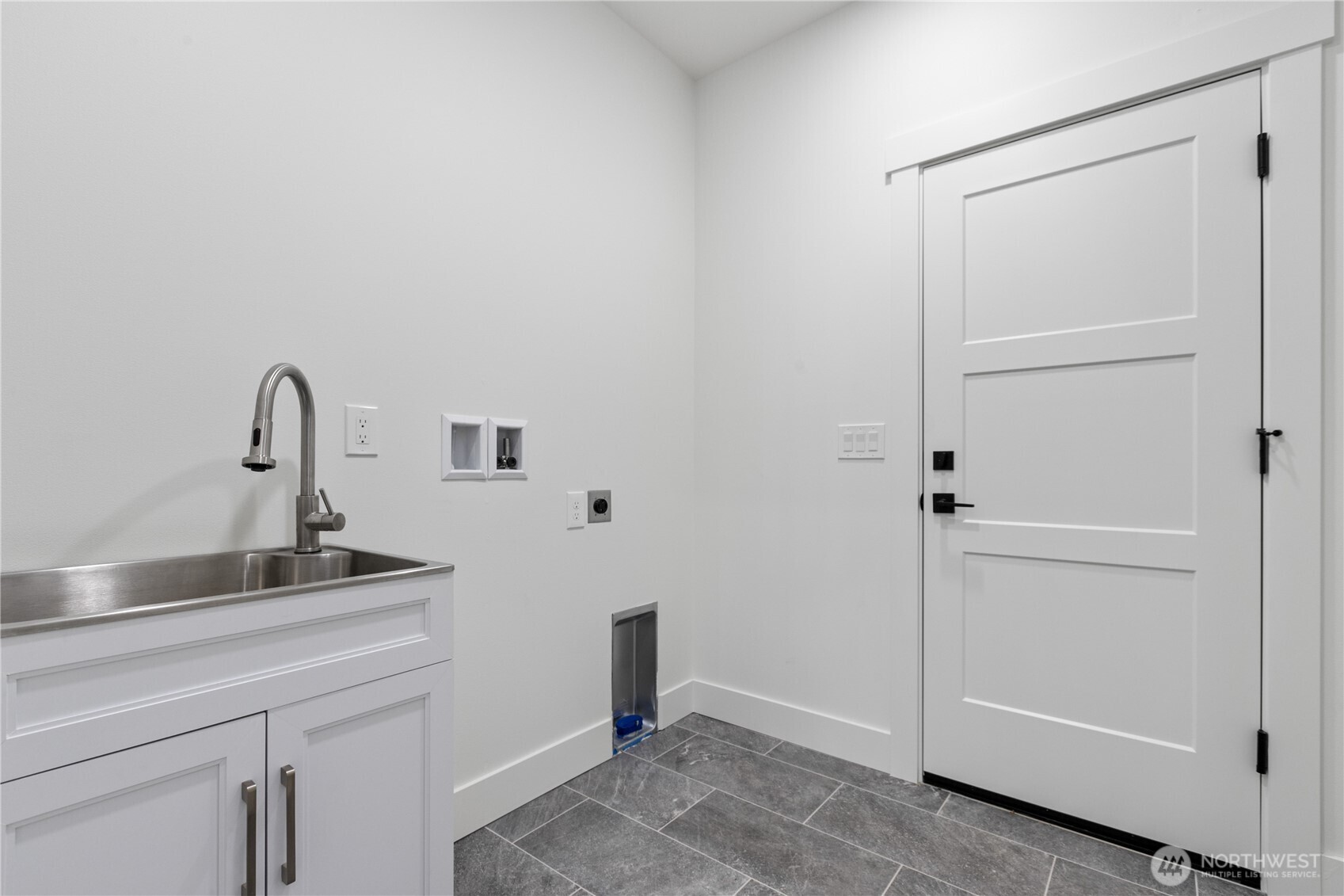 6917 Red Ridge Drive Lynden, WA 98264 - Photo 22 of 40 a bathroom with a sink and mirror