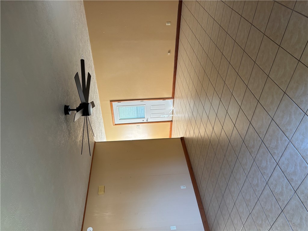 411 Hickory Street Calvert, TX 77837 - Photo 2 of 9 a view of a garage