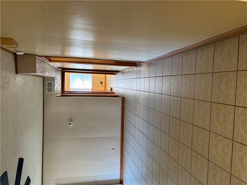 411 Hickory Street Calvert, TX 77837 - Photo 3 of 9 a view of a hallway with wooden floor