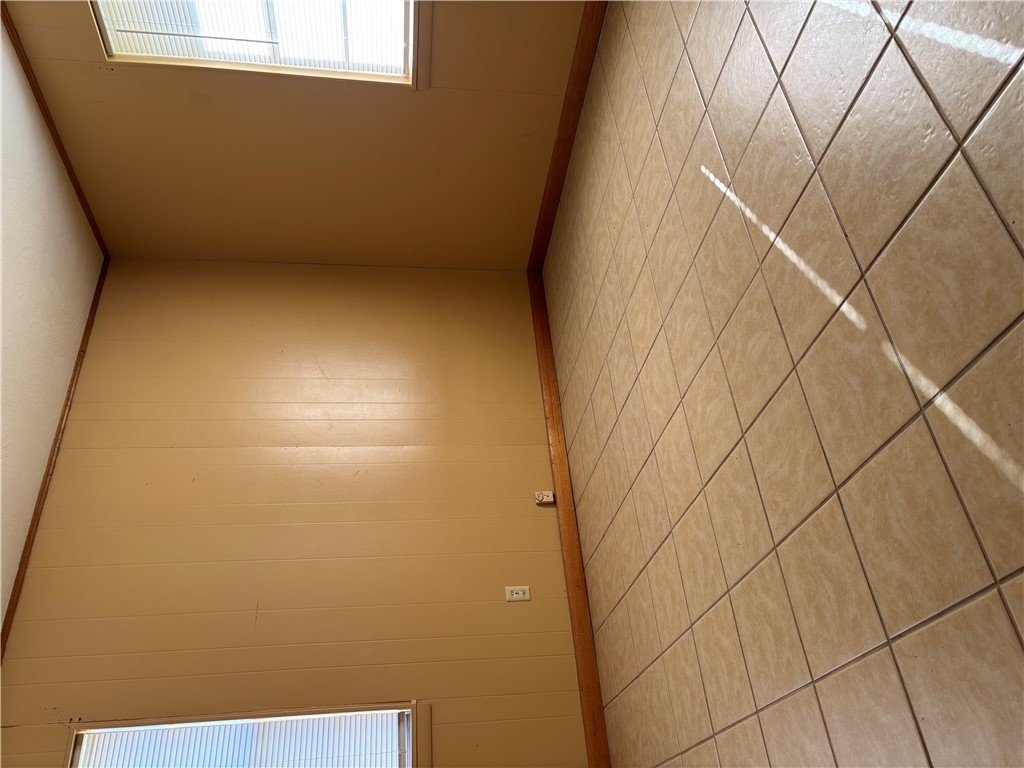 411 Hickory Street Calvert, TX 77837 - Photo 8 of 9 an empty room with a window