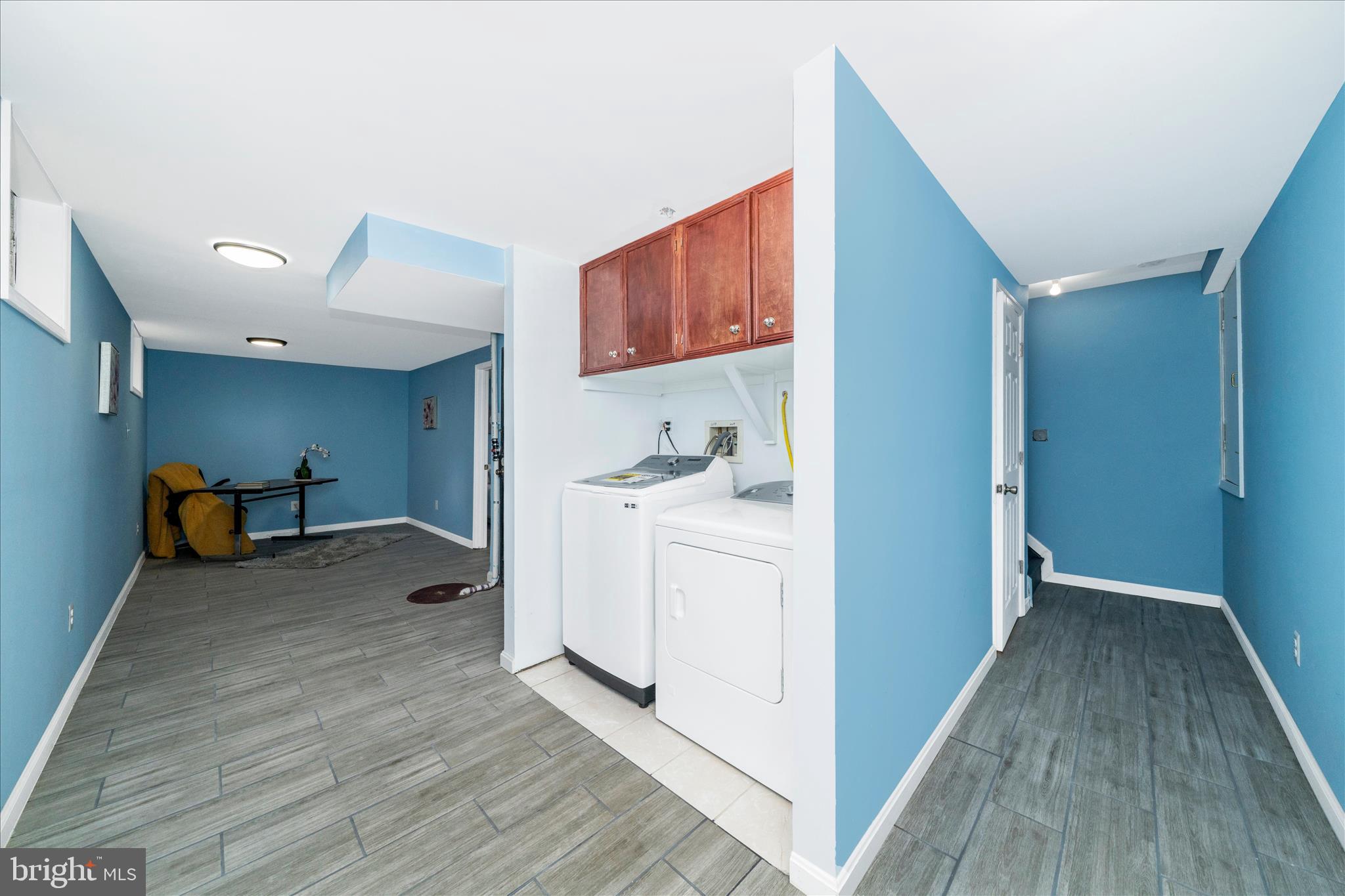 713 Seek Lane Silver Spring, MD 20912 - Photo 40 of 60 a very nice looking room with wooden floor and cabinets