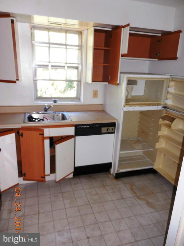 11914 Tarragon Road, Unit J Reisterstown, MD 21136 - Photo 4 of 6 Kitchen
