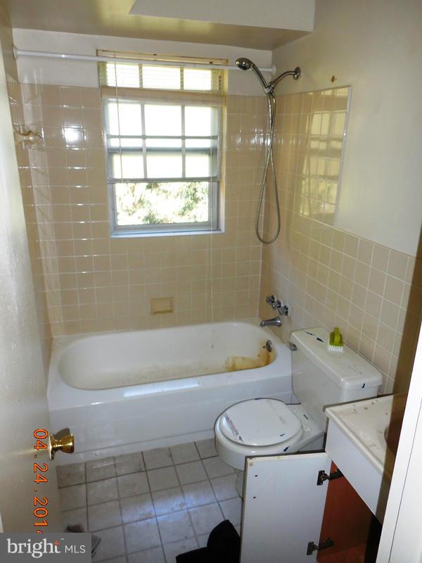 11914 Tarragon Road, Unit J Reisterstown, MD 21136 - Photo 5 of 6 Bath